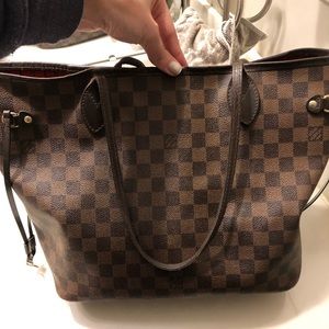 Louis Vuitton NEVERFULL MM bag.